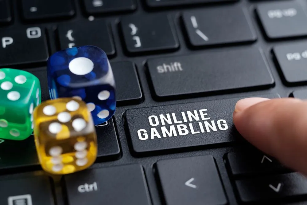 Gambling Online – The Rewards That Really make a difference inside your Game